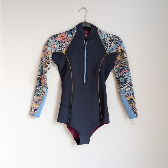 Roxy 1.0 Marine Bloom Cherry QC Shorty Front Zip Springsuit Wetsuit, size 6 - Picture 1 of 7